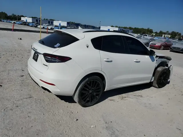 MASERATI LEVANTE 2022
