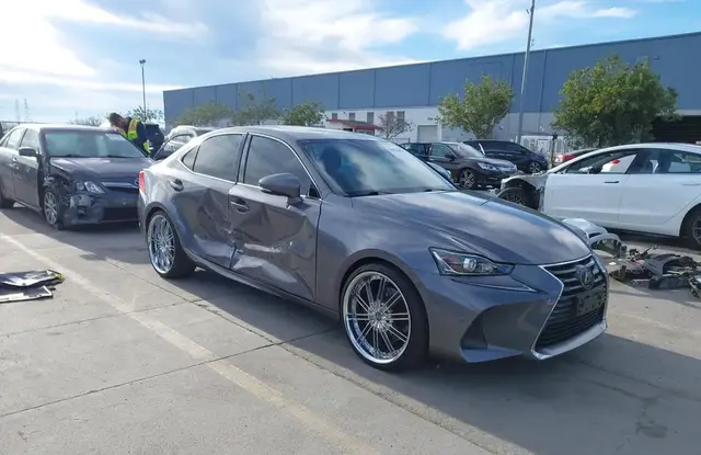 LEXUS IS 2019