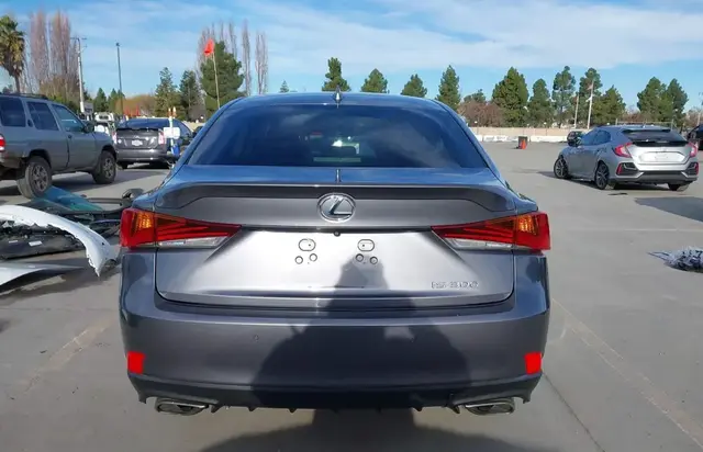 LEXUS IS 2019