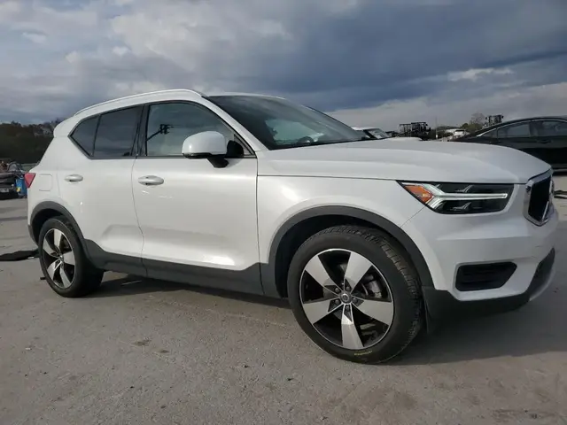 VOLVO XC40 T5 MOMENTUM 2021
