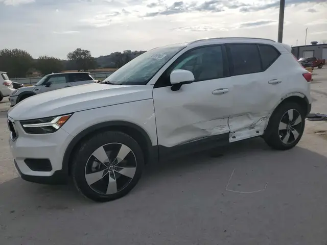 VOLVO XC40 T5 MOMENTUM 2021