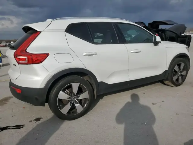 VOLVO XC40 T5 MOMENTUM 2021