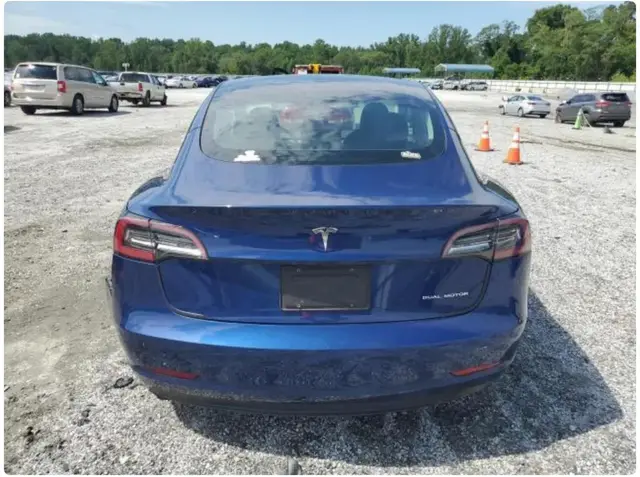 TESLA MODEL 3 2021