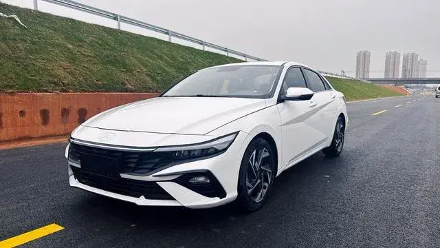 HYUNDAI ELANTRA 2023