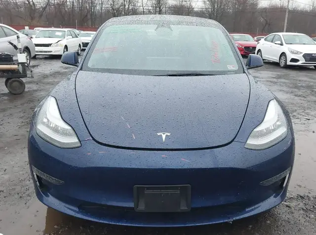 TESLA MODEL 3 2022