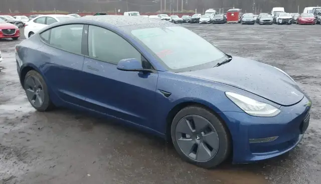 TESLA MODEL 3 2022