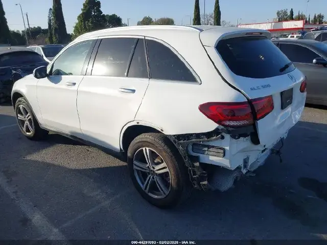 MERCEDES-BENZ GLC 300 2022