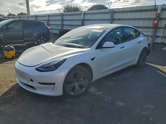 TESLA MODEL 3 2023