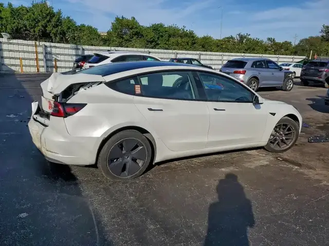TESLA MODEL 3 2023