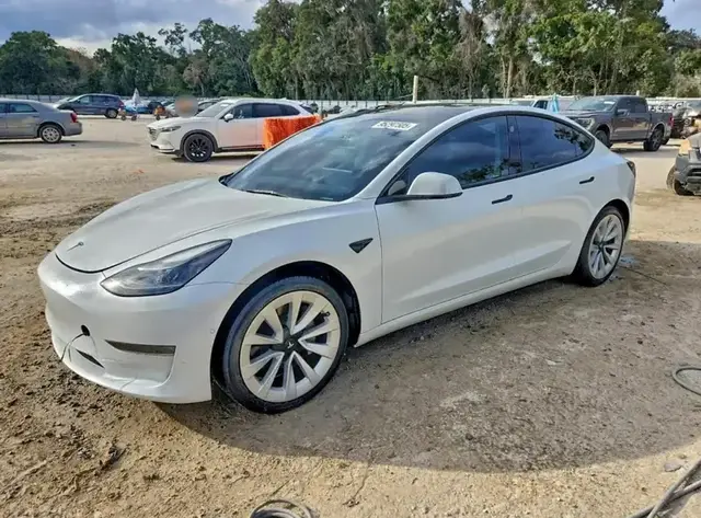 TESLA MODEL 3 2022
