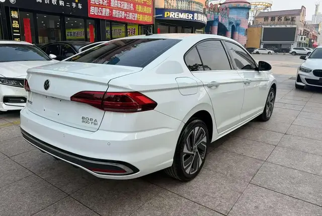 VOLKSWAGEN BORA 200TSI 2023