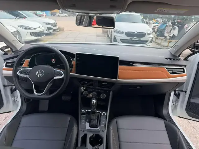 VOLKSWAGEN BORA 200TSI 2023