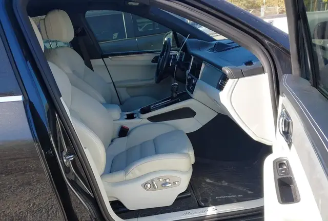 PORSCHE MACAN 2022