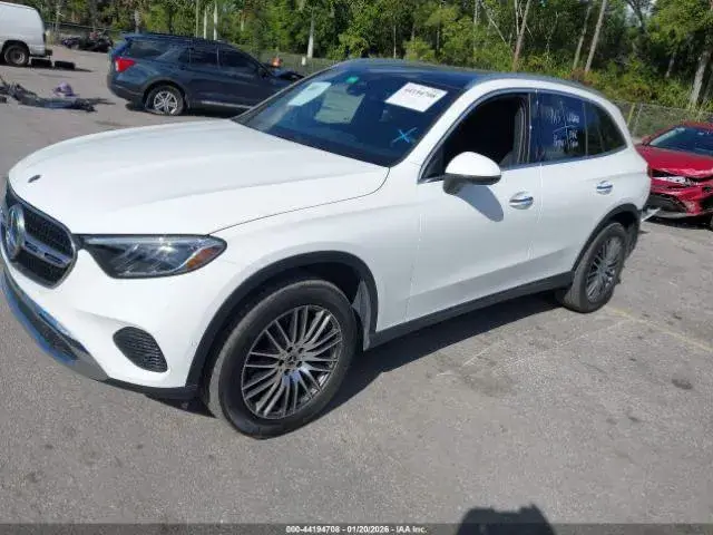 MERCEDES-BENZ GLC 300 2023
