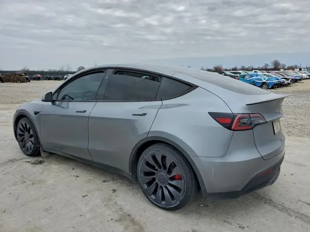 TESLA MODEL Y 2024