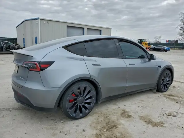 TESLA MODEL Y 2024