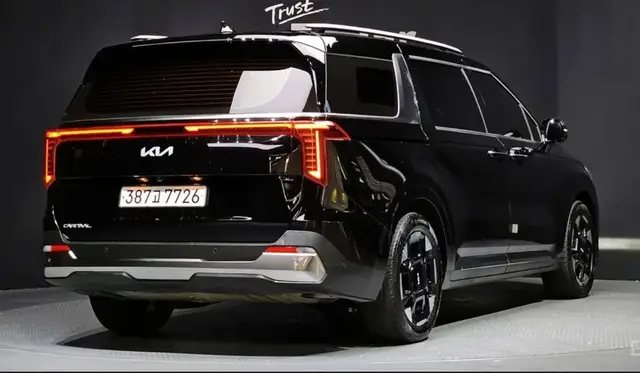 KIA CARNIVAL SIGNATURE 2024