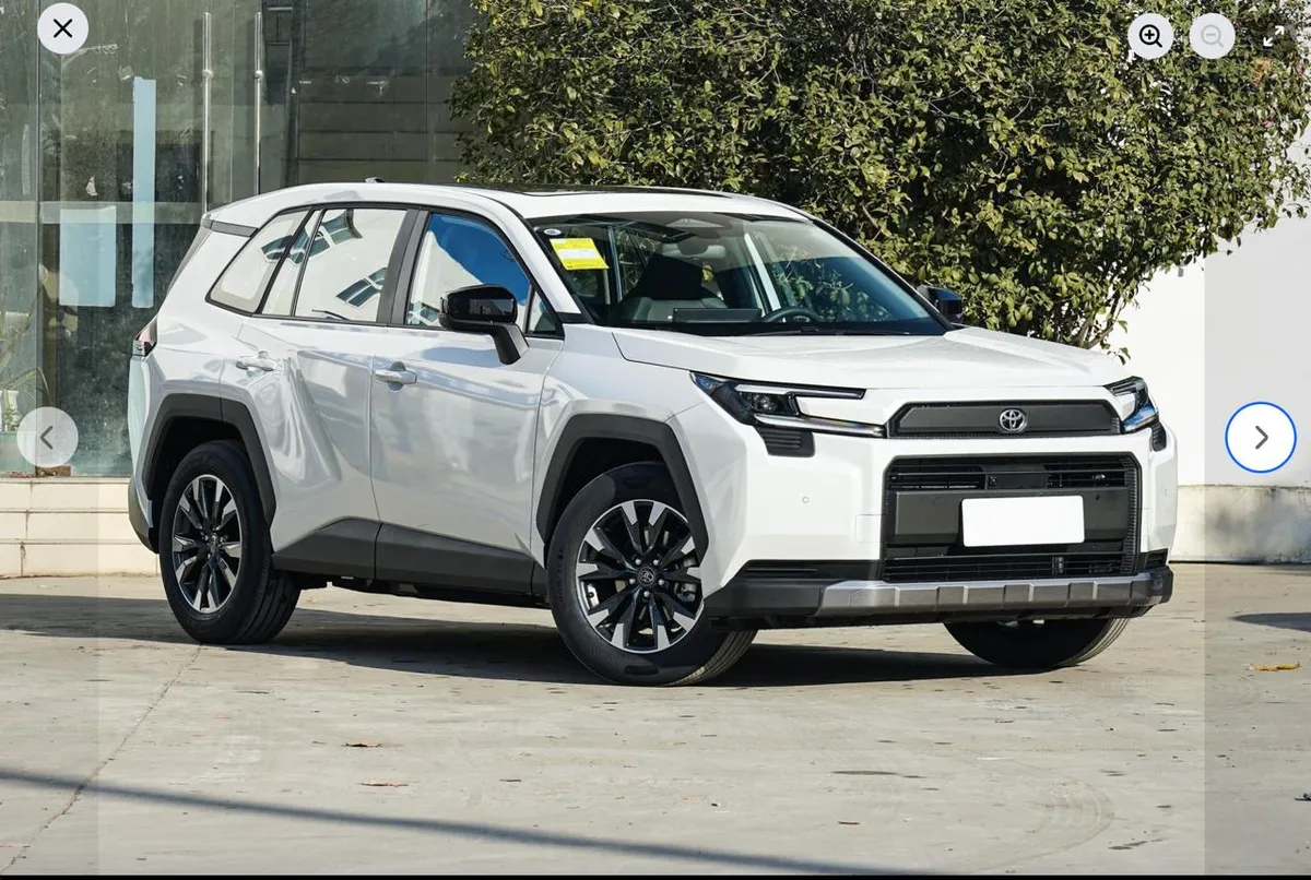 TOYOTA RAV4 R-4 2026