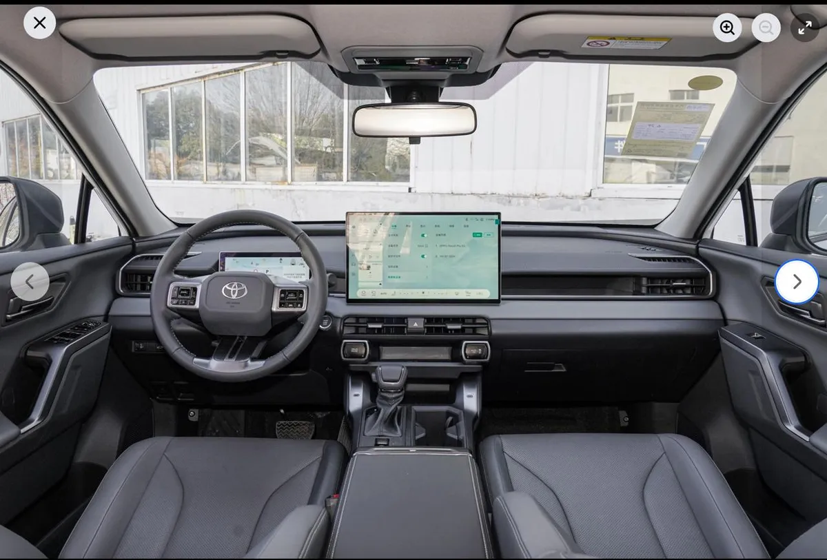 TOYOTA RAV4 R-4 2026