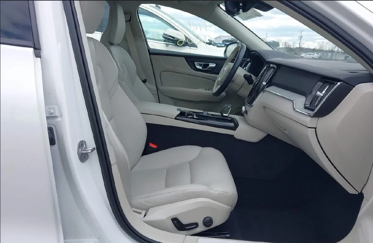 VOLVO S60 RECHARGE PLUG-IN HYBRID 2024