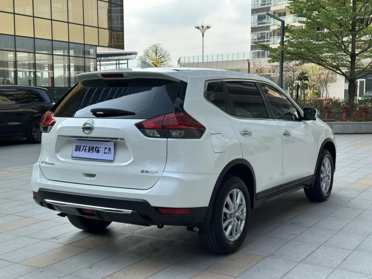 NISSAN X-TRAIL 2025