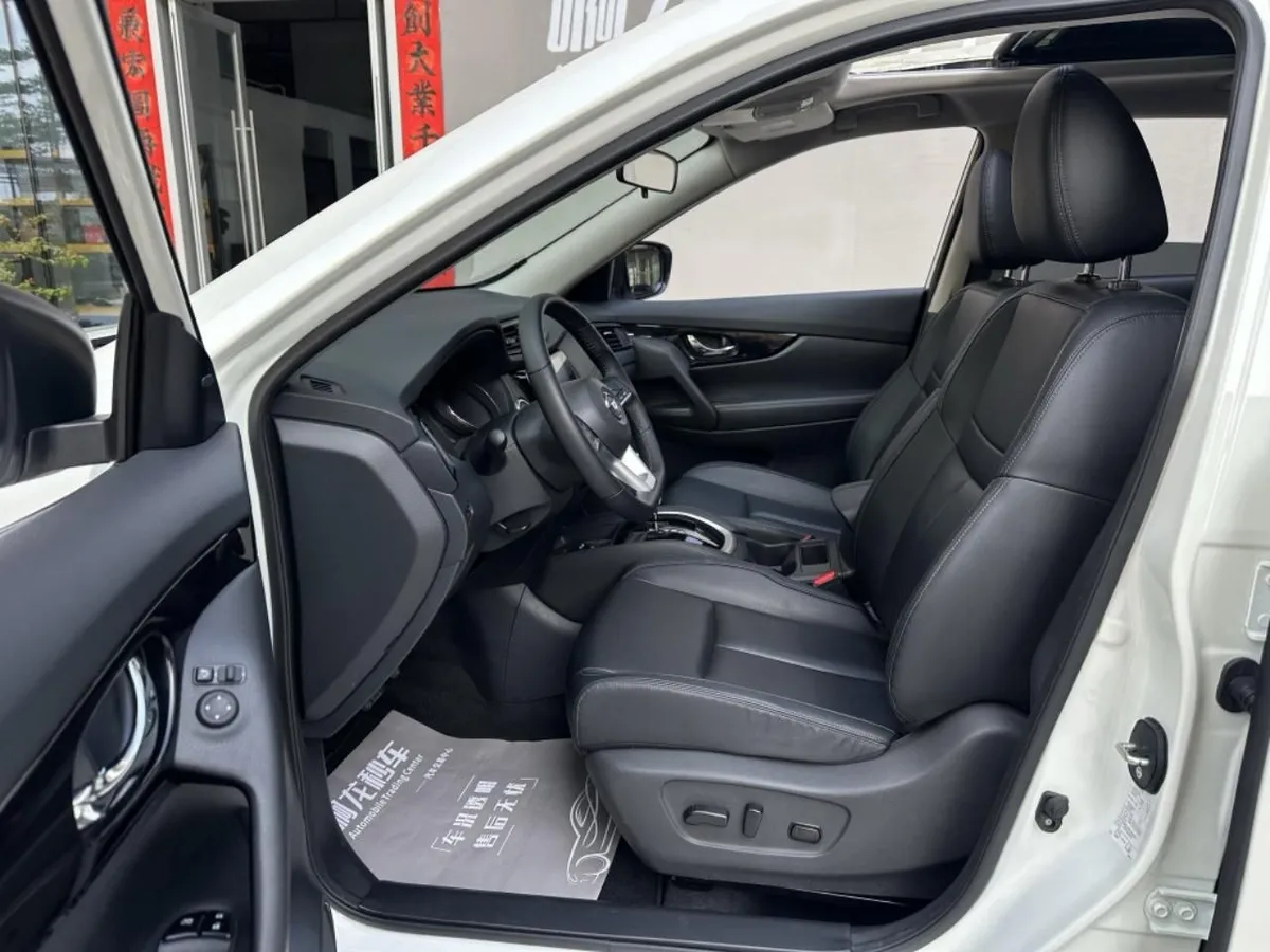 NISSAN X-TRAIL 2025
