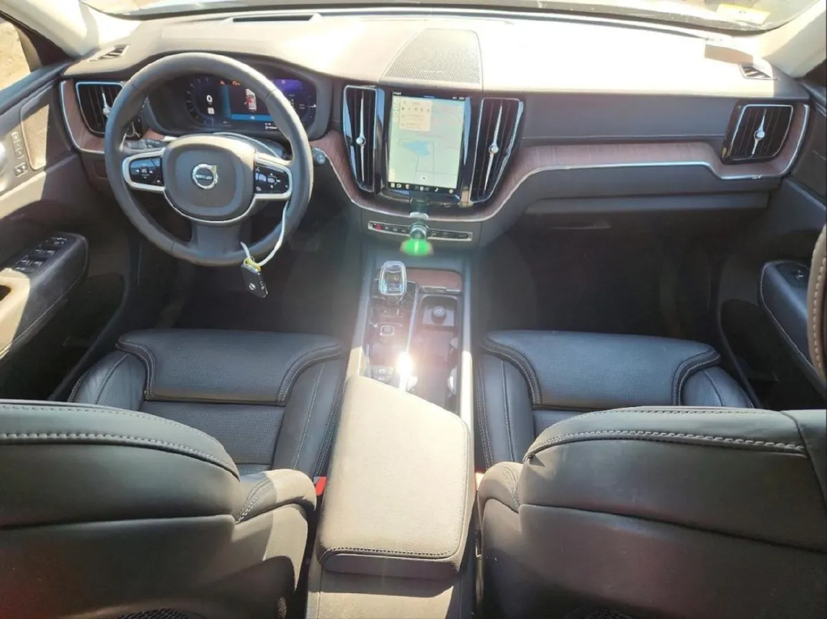 VOLVO XC60 ULTIMATE 2024