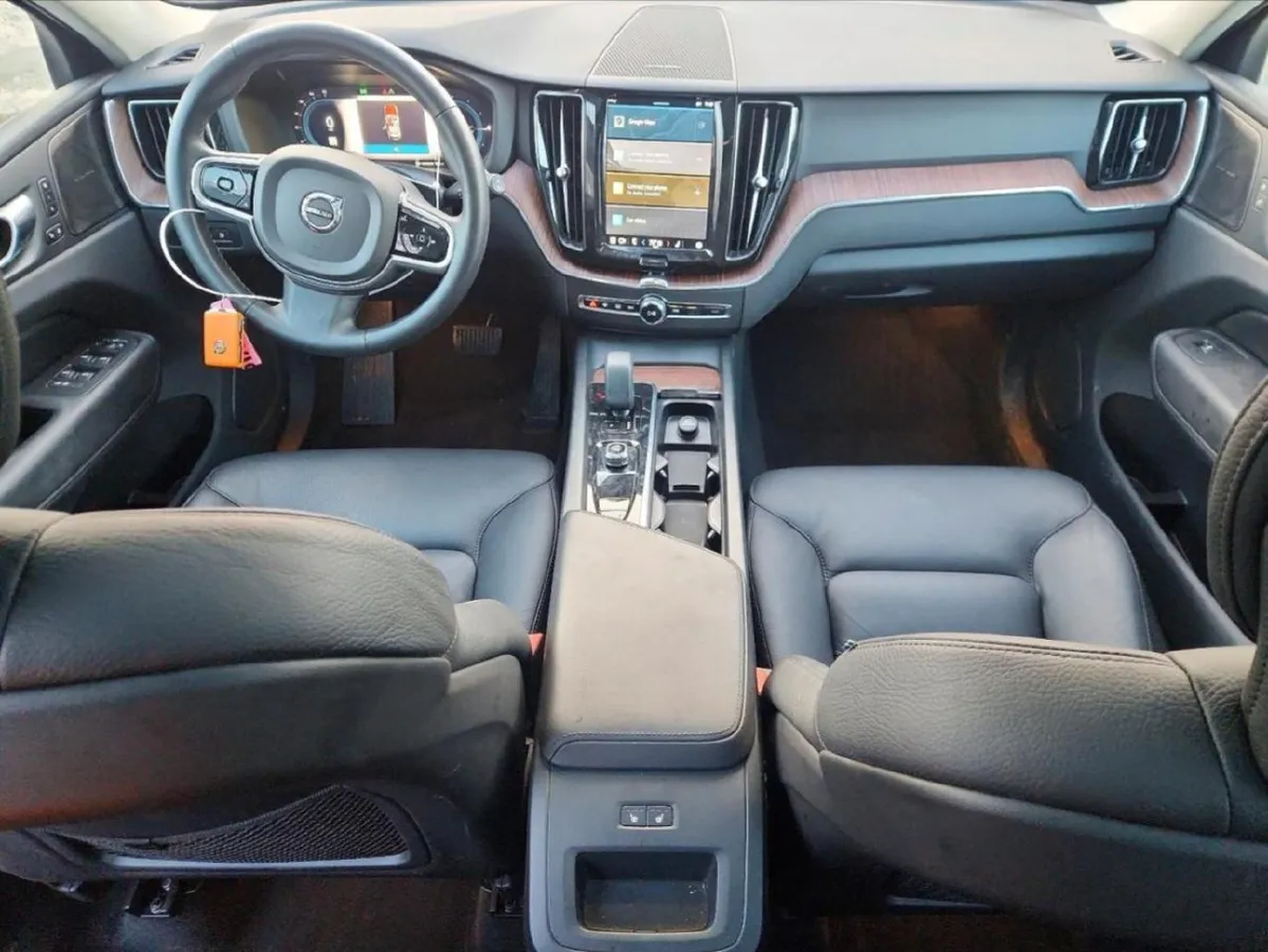 VOLVO XC60 PLUS 2023