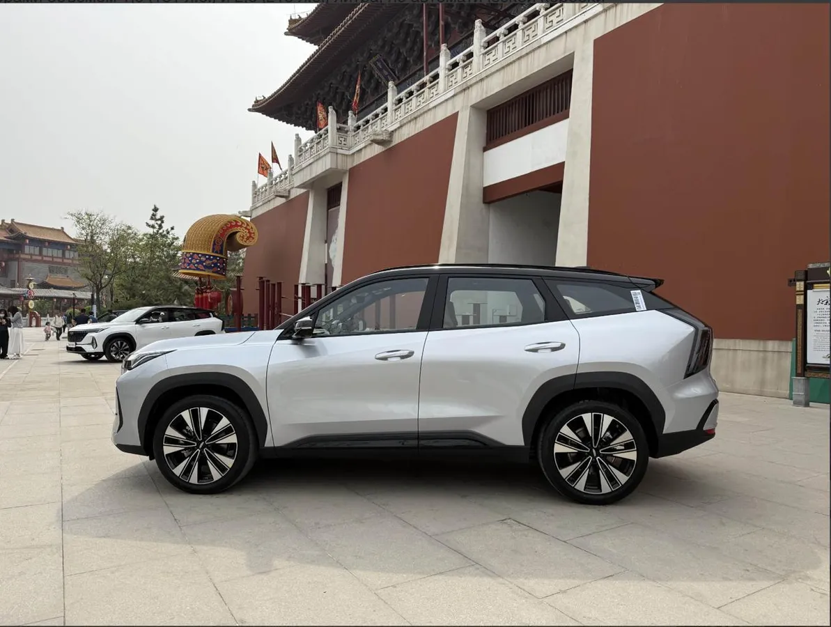GEELY ATLAS L ATLAS PRO L 2025