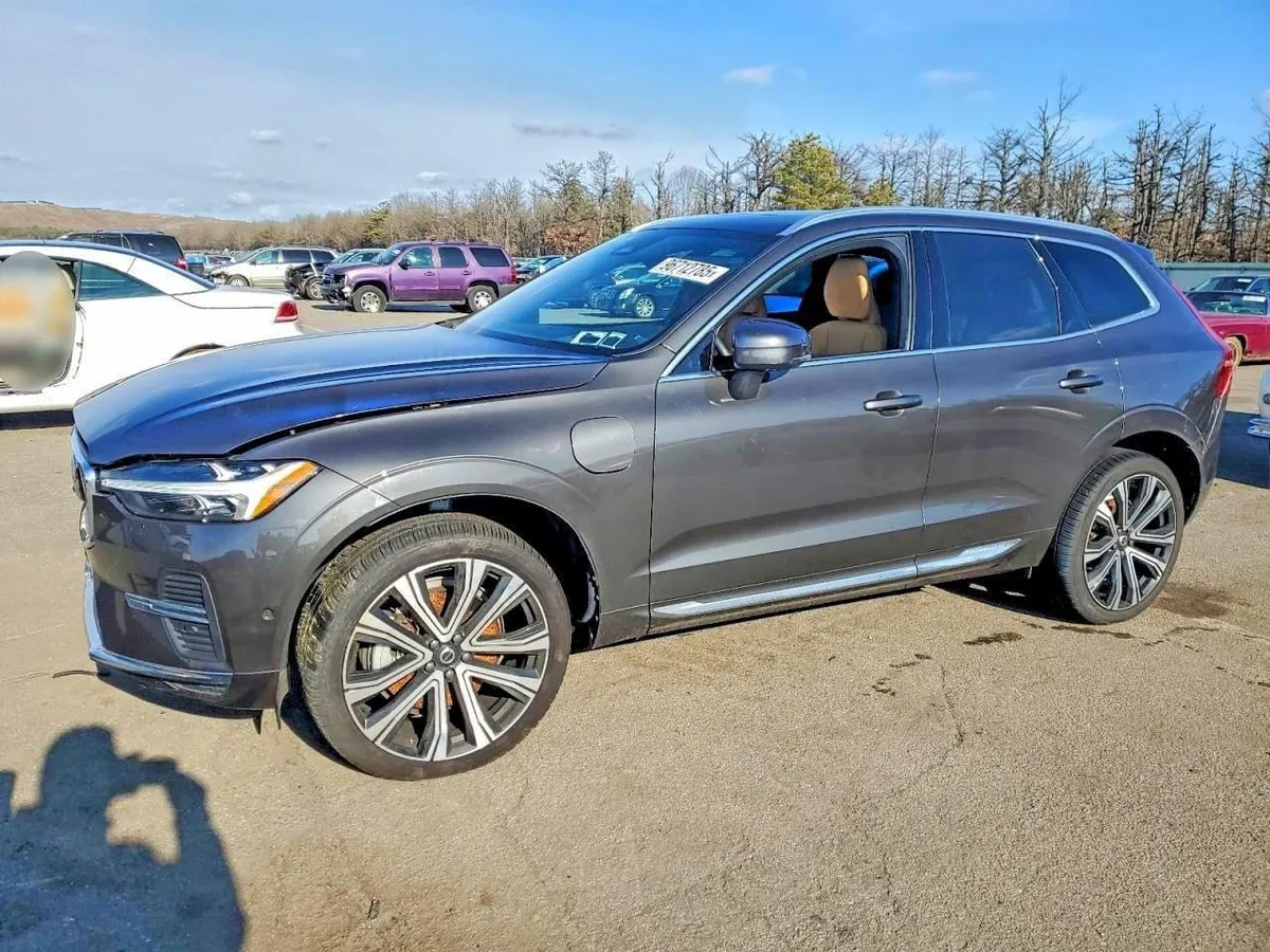 VOLVO XC60 2023