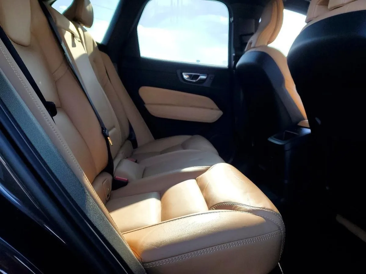 VOLVO XC60 2023