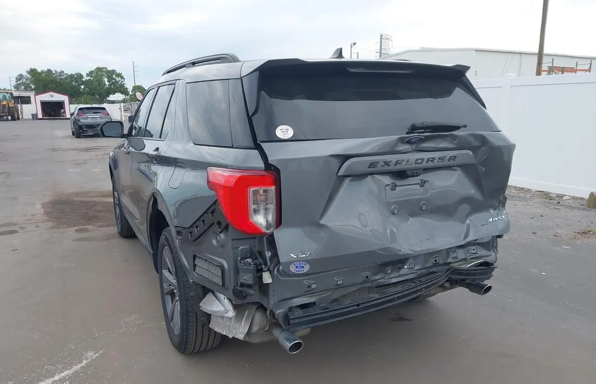FORD EXPLORER XLT 2022