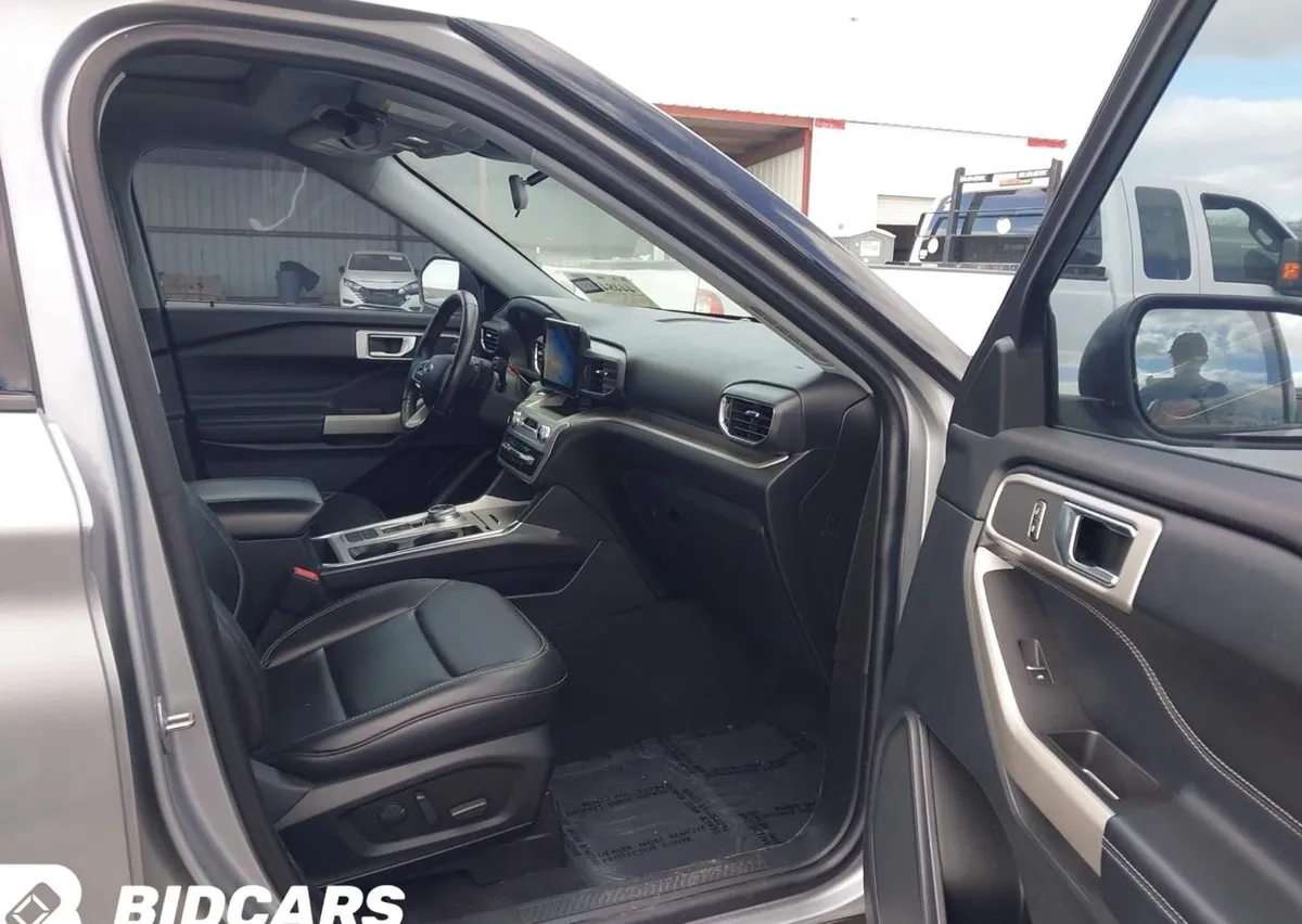 FORD EXPLORER XLT 2021