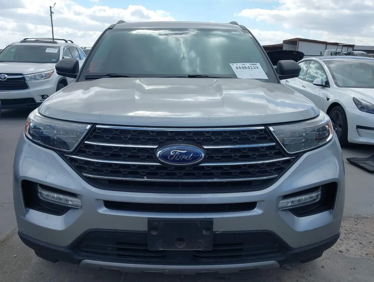 FORD EXPLORER XLT 2021