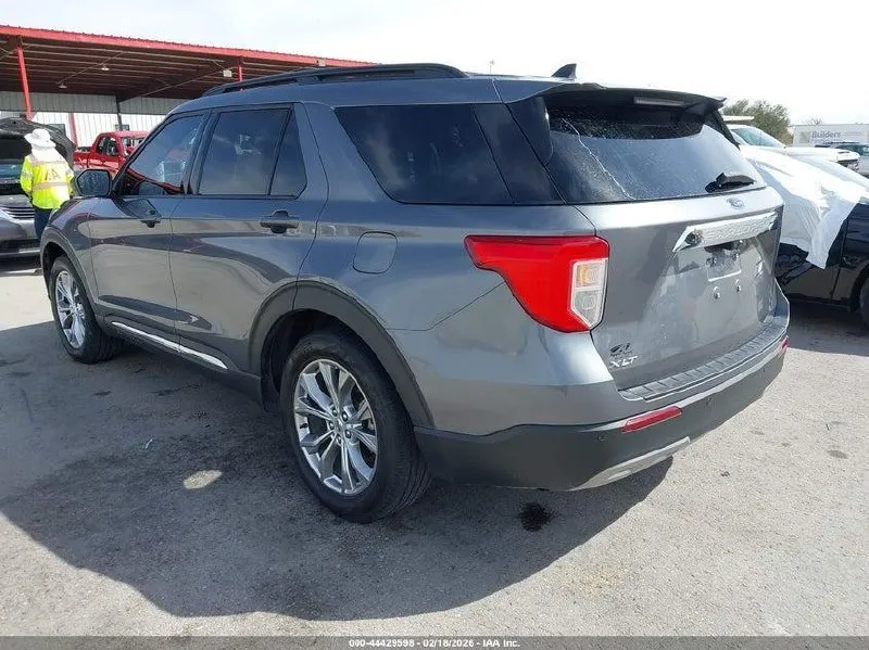 FORD EXPLORER XLT 2022