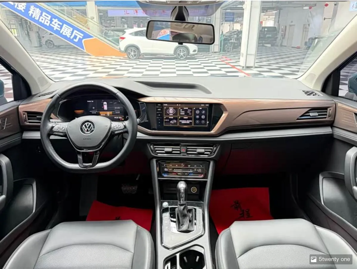 VOLKSWAGEN THARU LUXURY 2022