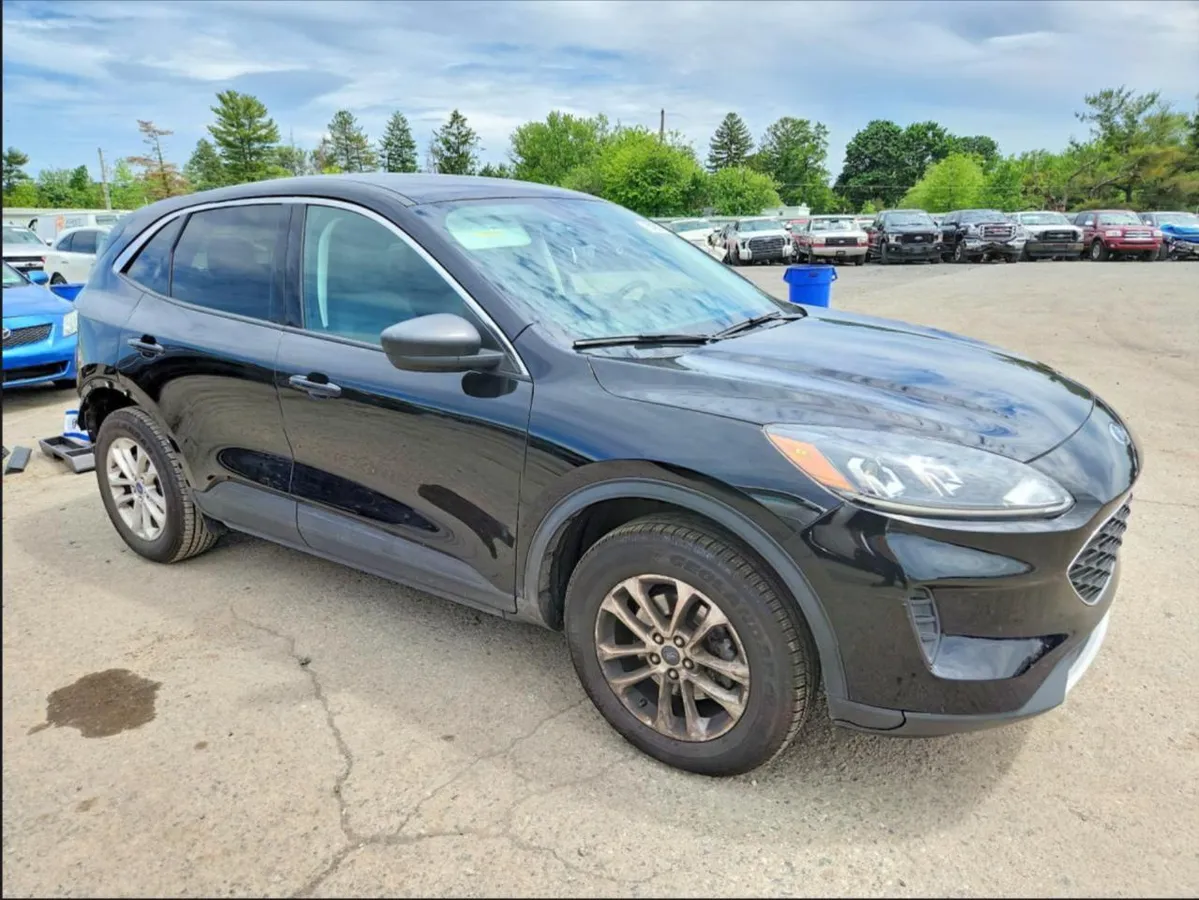 FORD ESCAPE SE 2022