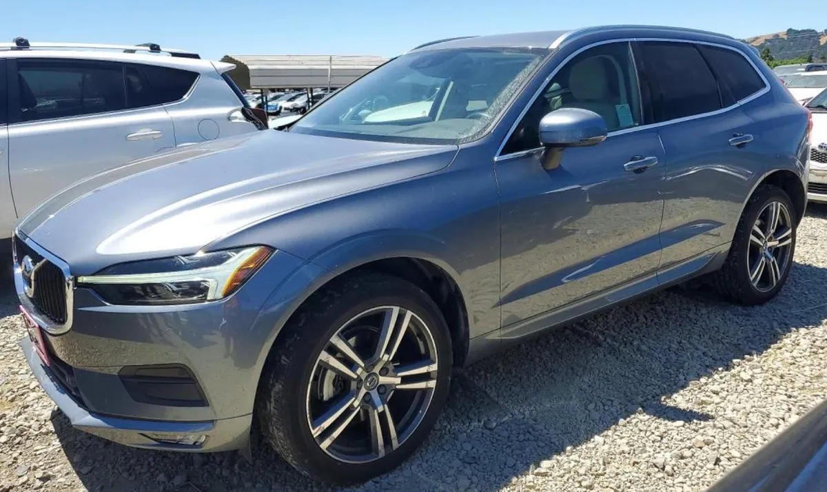 VOLVO XC60 T5 MOMENTUM 2021
