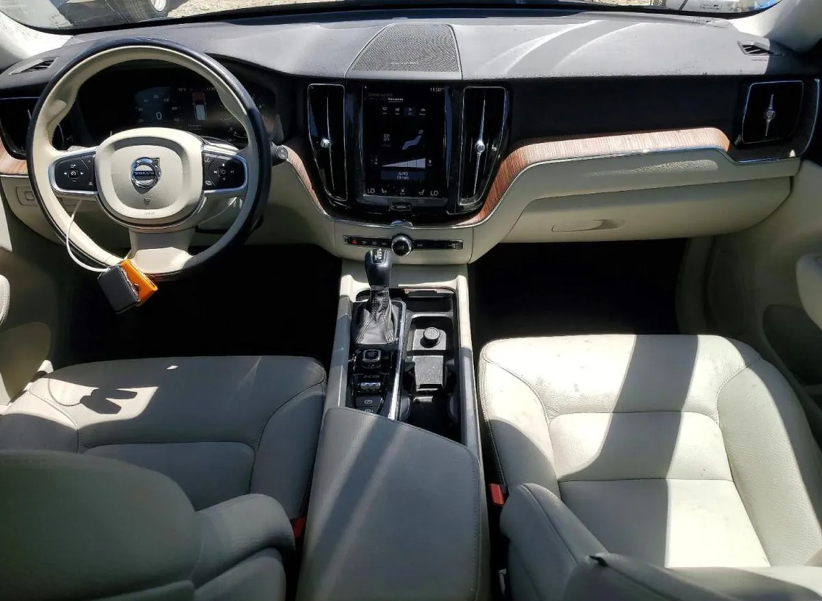 VOLVO XC60 T5 MOMENTUM 2021