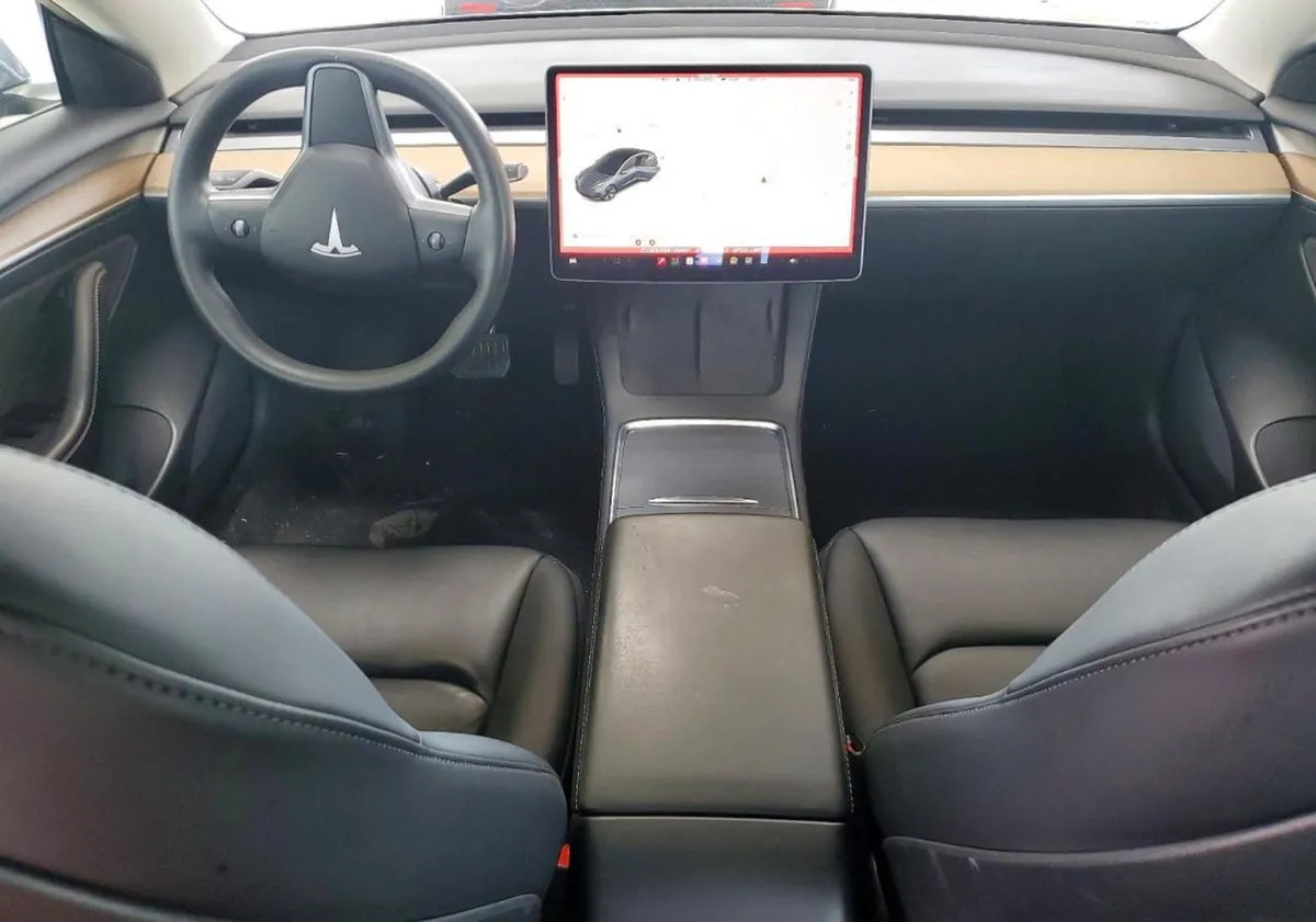 TESLA MODEL 3 2021