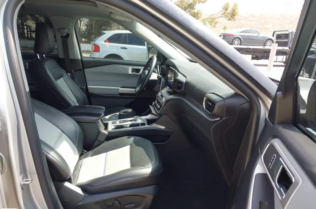 FORD EXPLORER XLT 2023