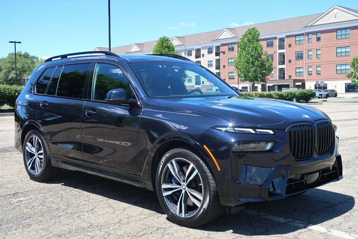 BMW X7 SPORTS ACTIVITY VEHICLE 2023