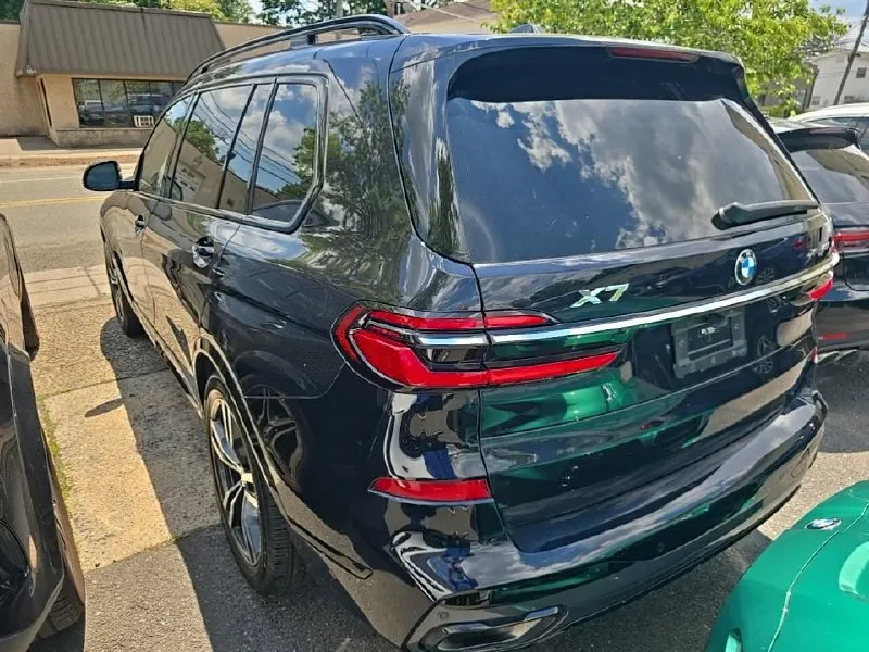 BMW X7 SPORTS ACTIVITY VEHICLE 2023