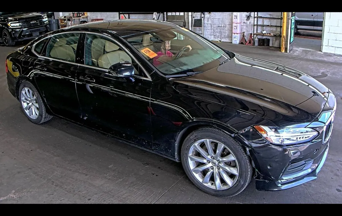 VOLVO S90 T6 MOMENTUM 2017