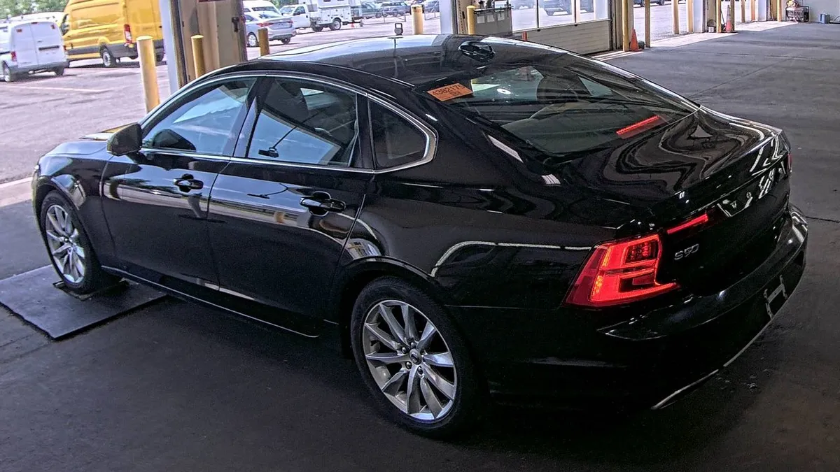 VOLVO S90 T6 MOMENTUM 2017