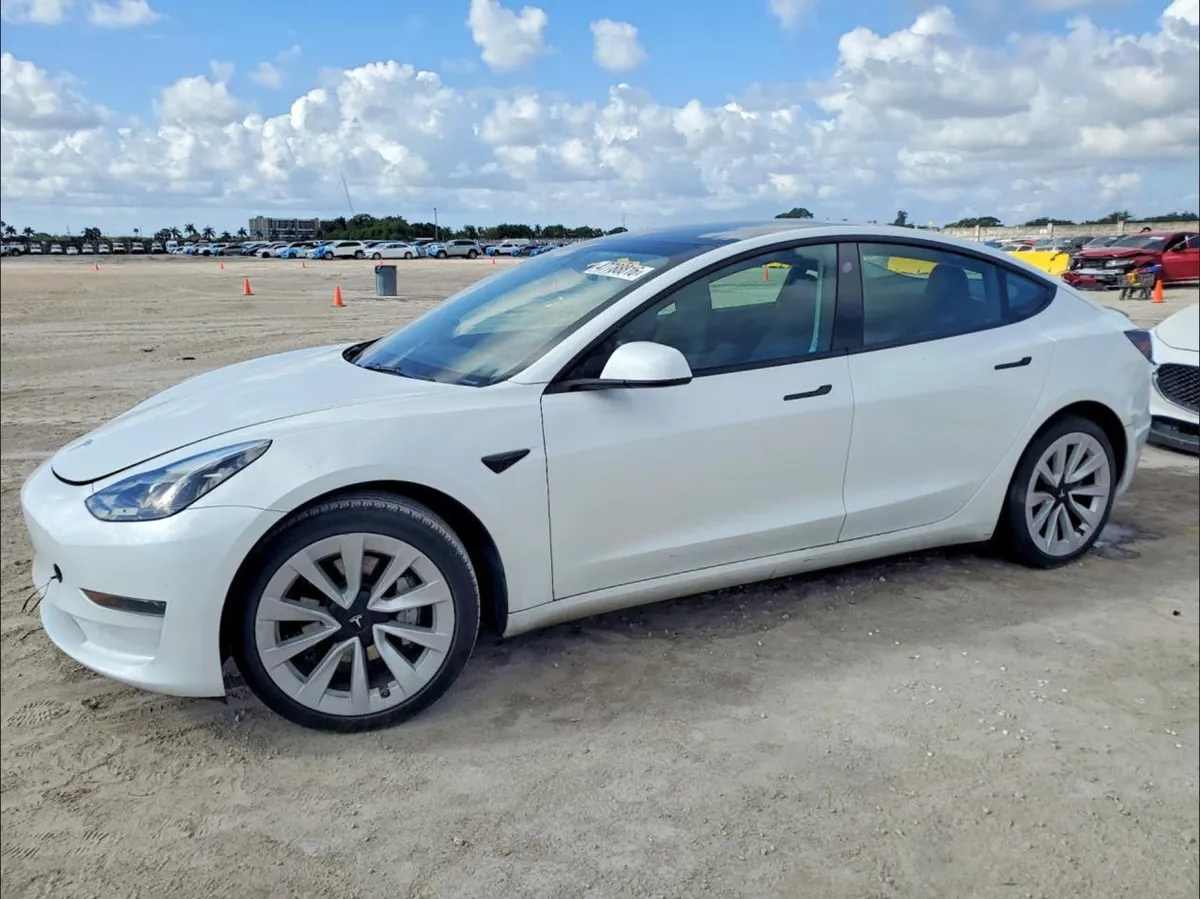 TESLA MODEL 3 2023