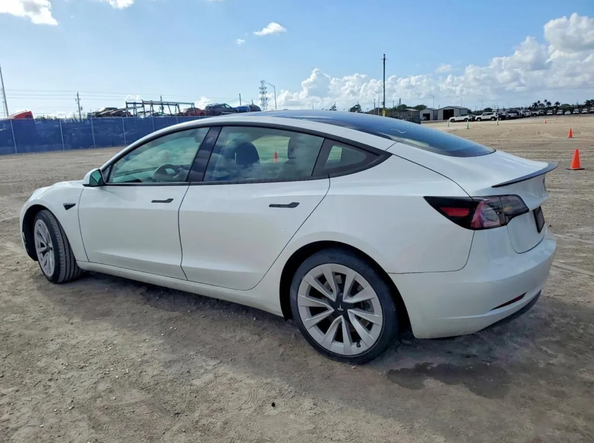 TESLA MODEL 3 2023