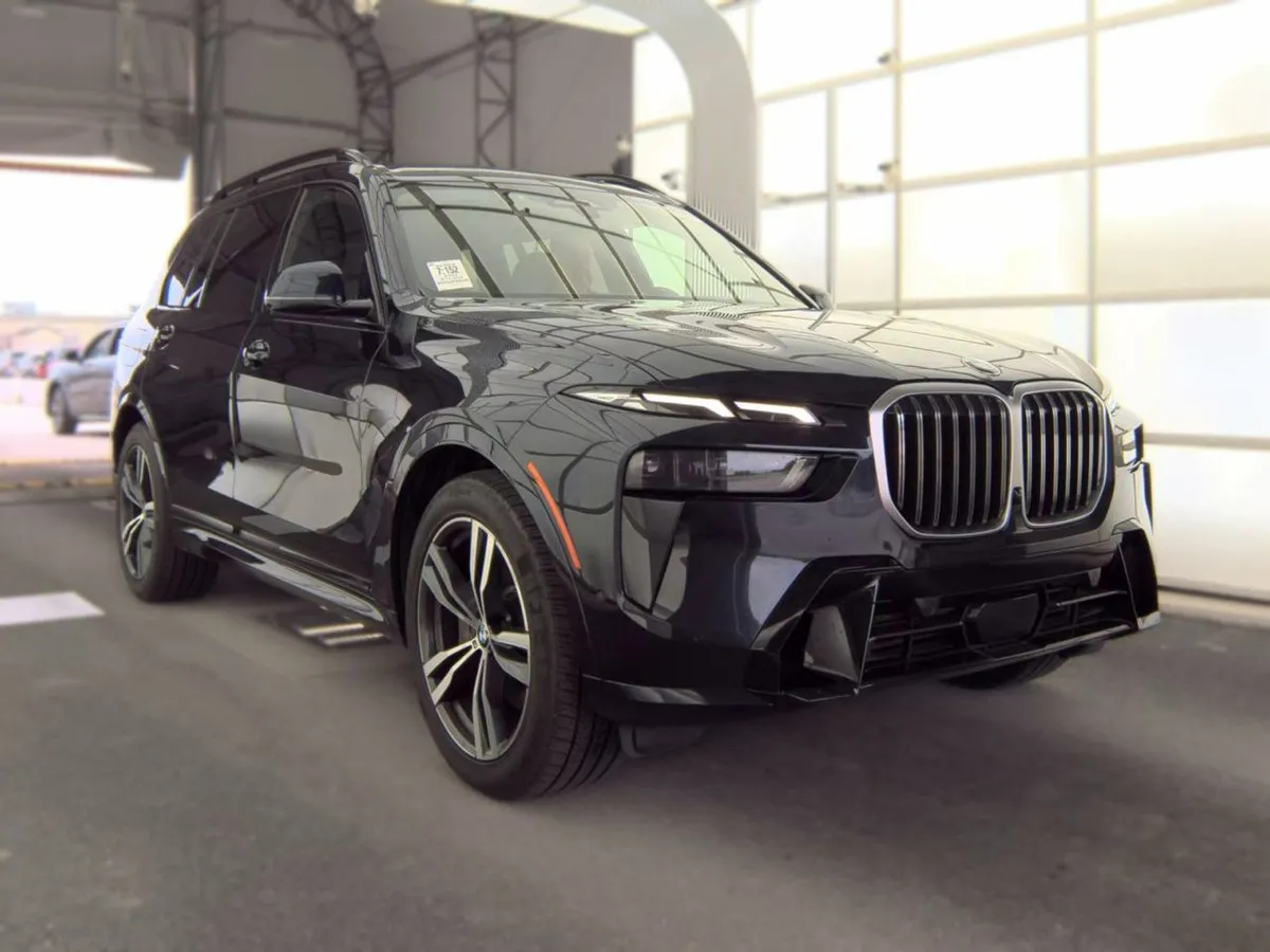 BMW X7 SPORTS ACTIVITY VEHICLE 2023