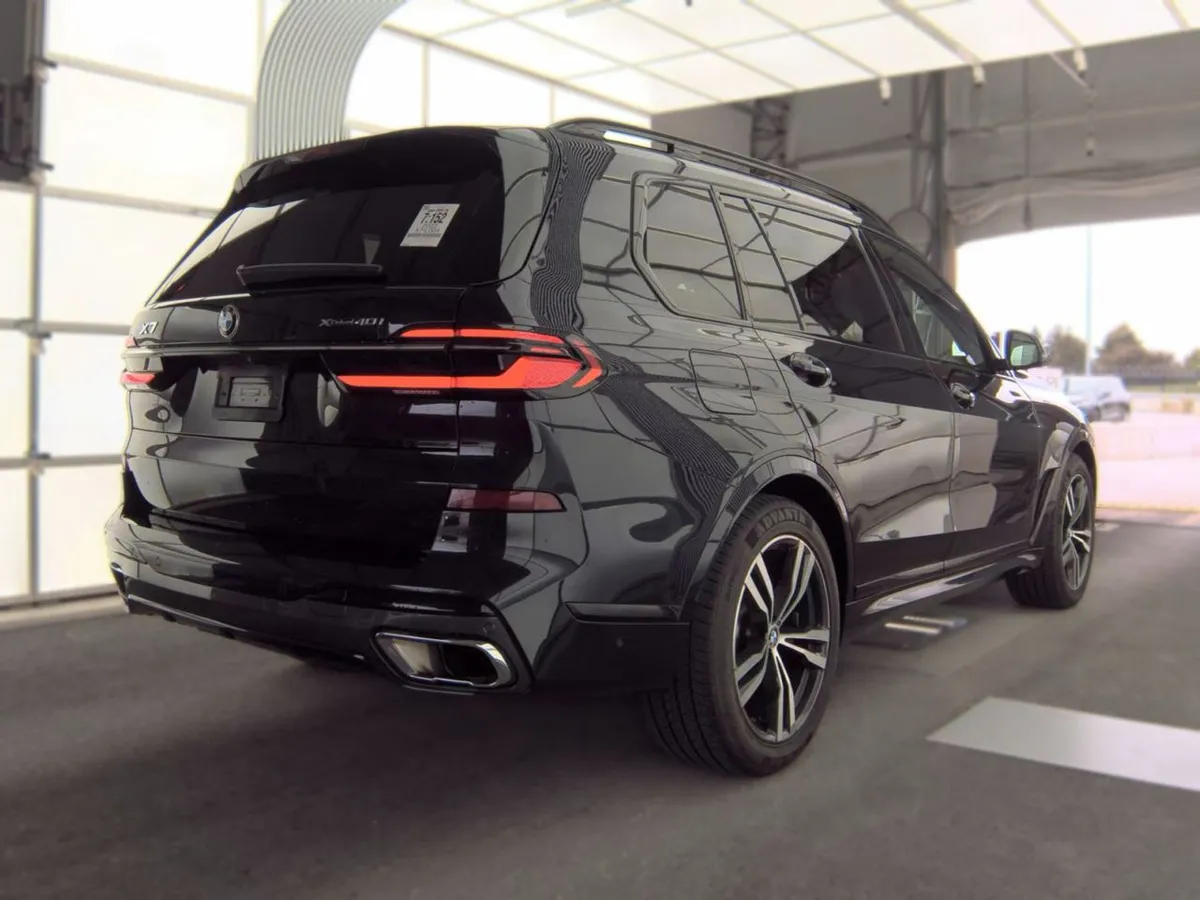 BMW X7 SPORTS ACTIVITY VEHICLE 2023