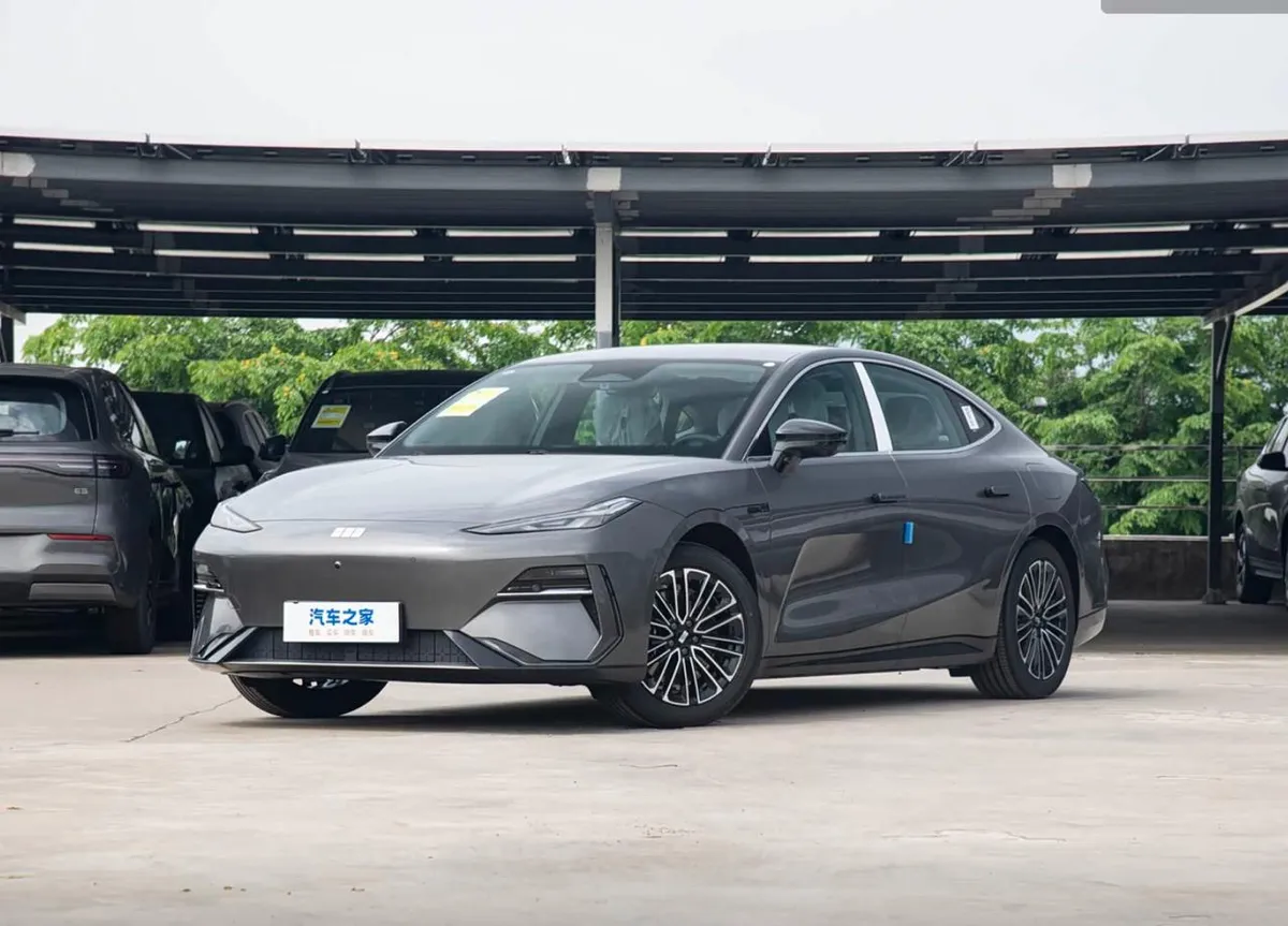 GEELY GALAXY E8 2026
